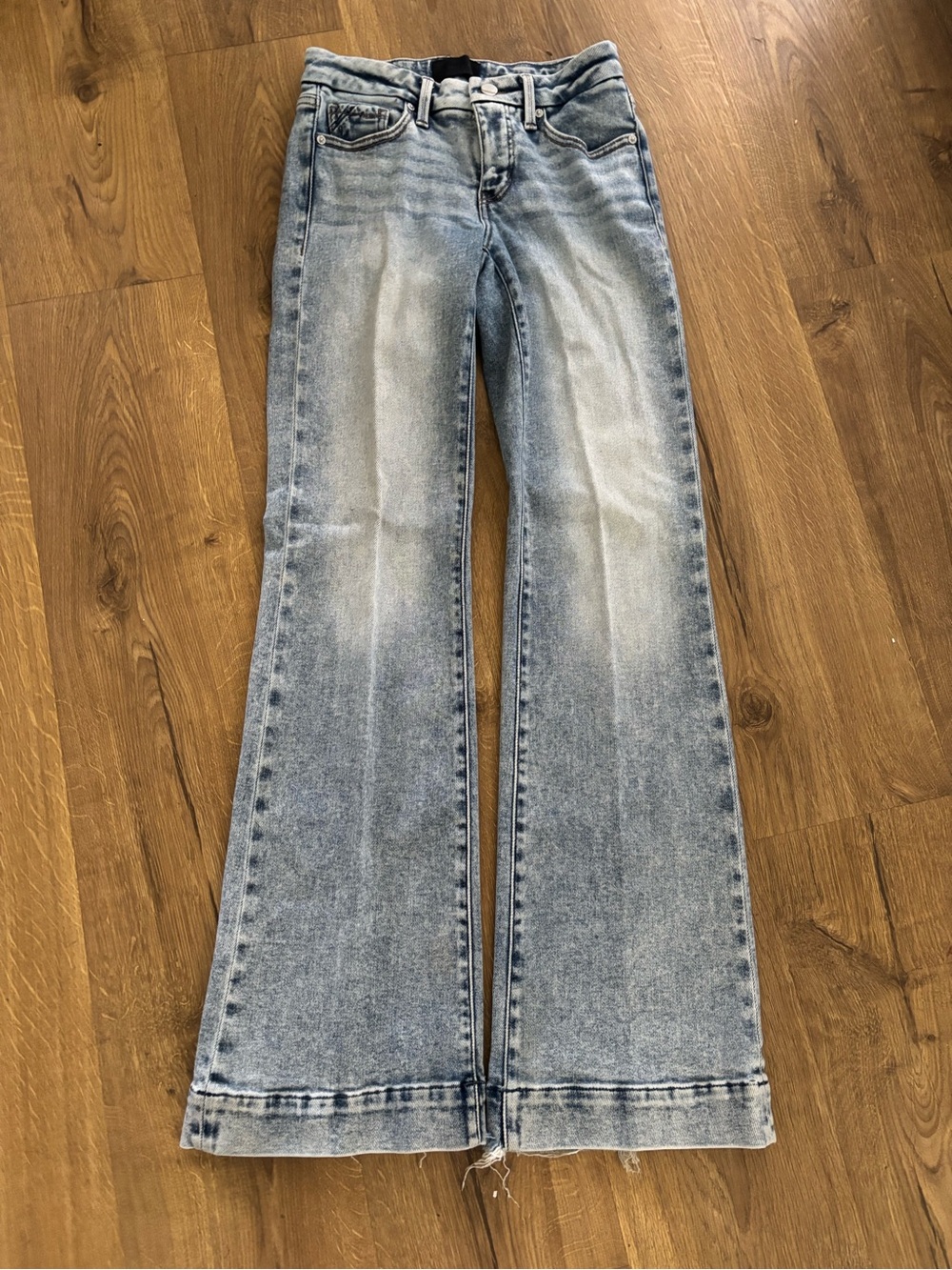 Women’s Light Wash Flared Jeans